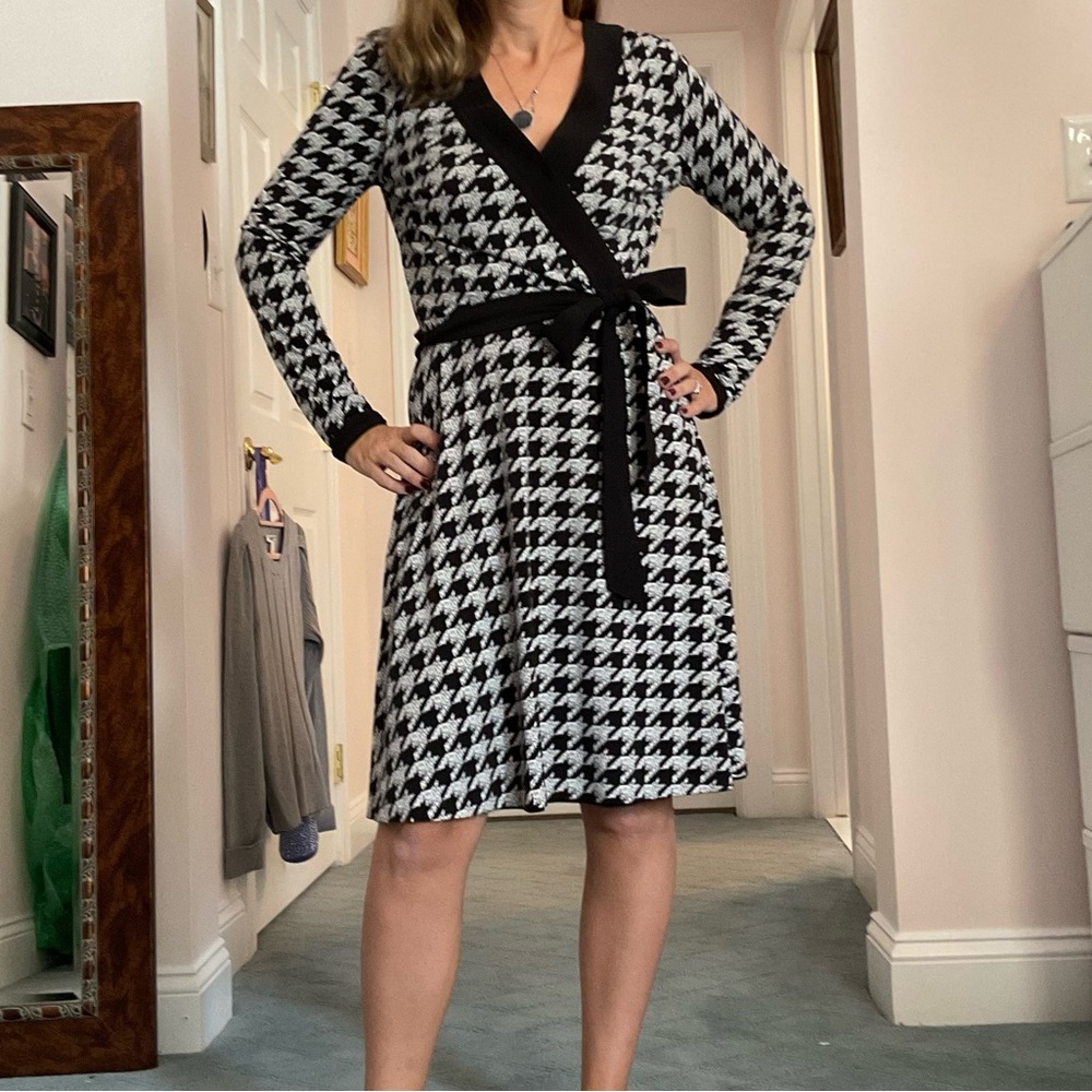 White House Black Market Houndstooth Long Sleeve Dress
